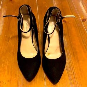BCBG black suede  l, buckle heels 👠